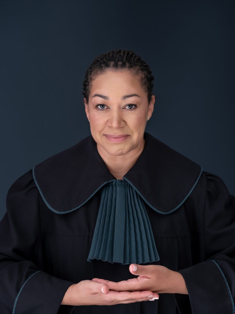 ciepły, ale konkretny portret prawniczki, adwokat