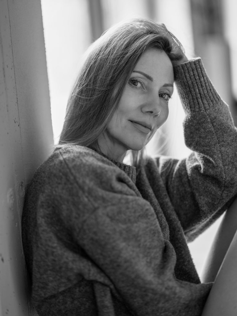 Marta Bartnicka aerial joga sesja brandingowa