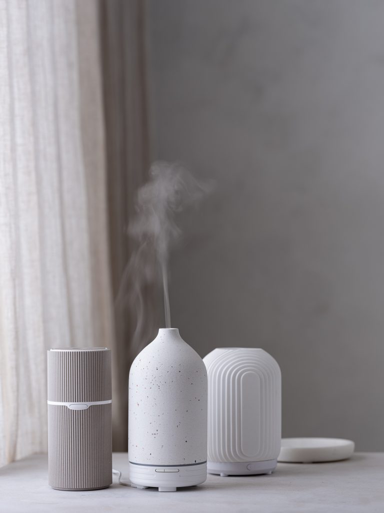 dyfuzory ceramiczne, naturalne kolory w spokojnym wnętrznu - sesja produktowa