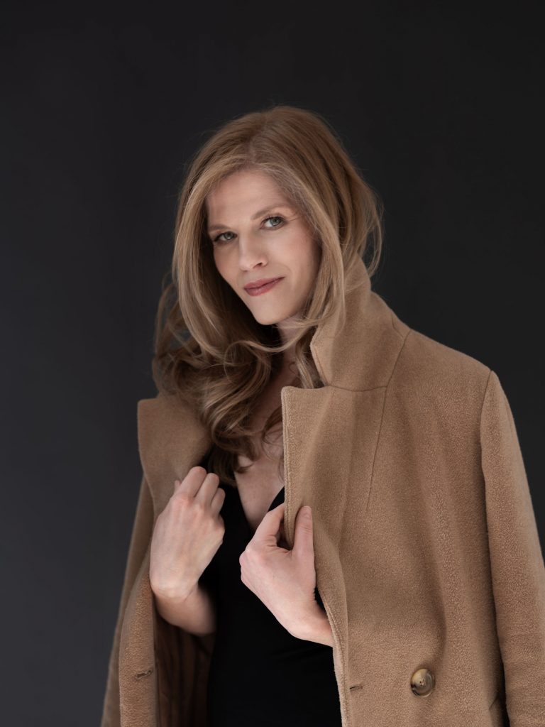 kobieta w płaszczu, portret, sesja kobieca