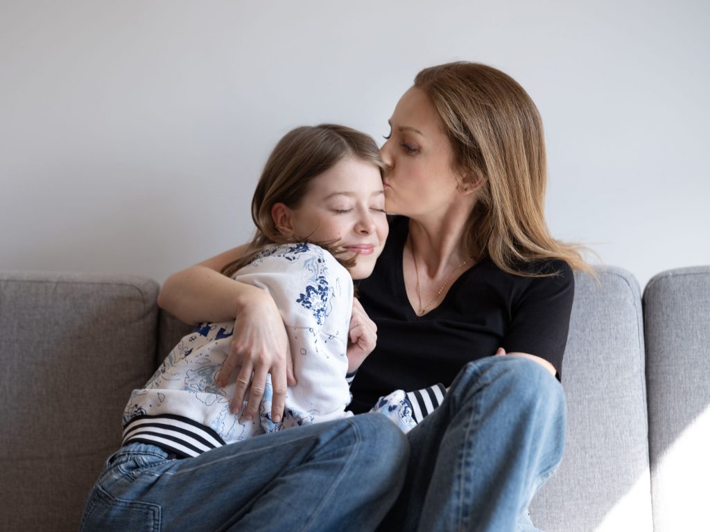 piękny portret matki i córki, sesja potretowa z mamą